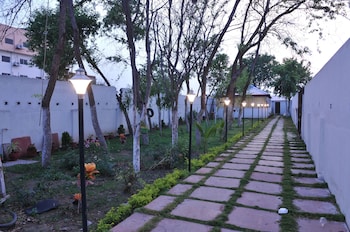New Hotel Shiva,Bodhgaya>>Bodh Gaya,3 star