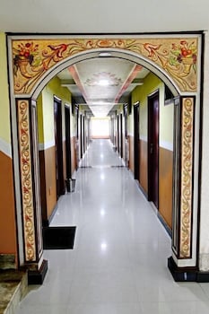 Hotel Sapphire Paradise,Doddabetta Junction,2 star