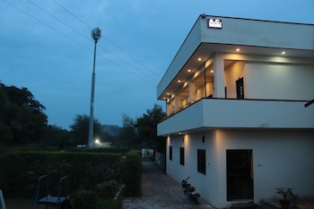 royal zayka hotel and restaurant