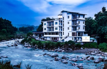 Hotel River Retreat