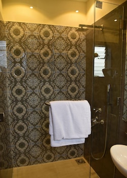 hotel creek