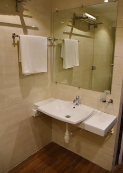 hotel creek