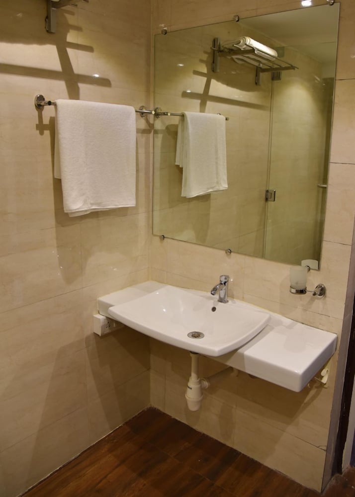 hotel creek