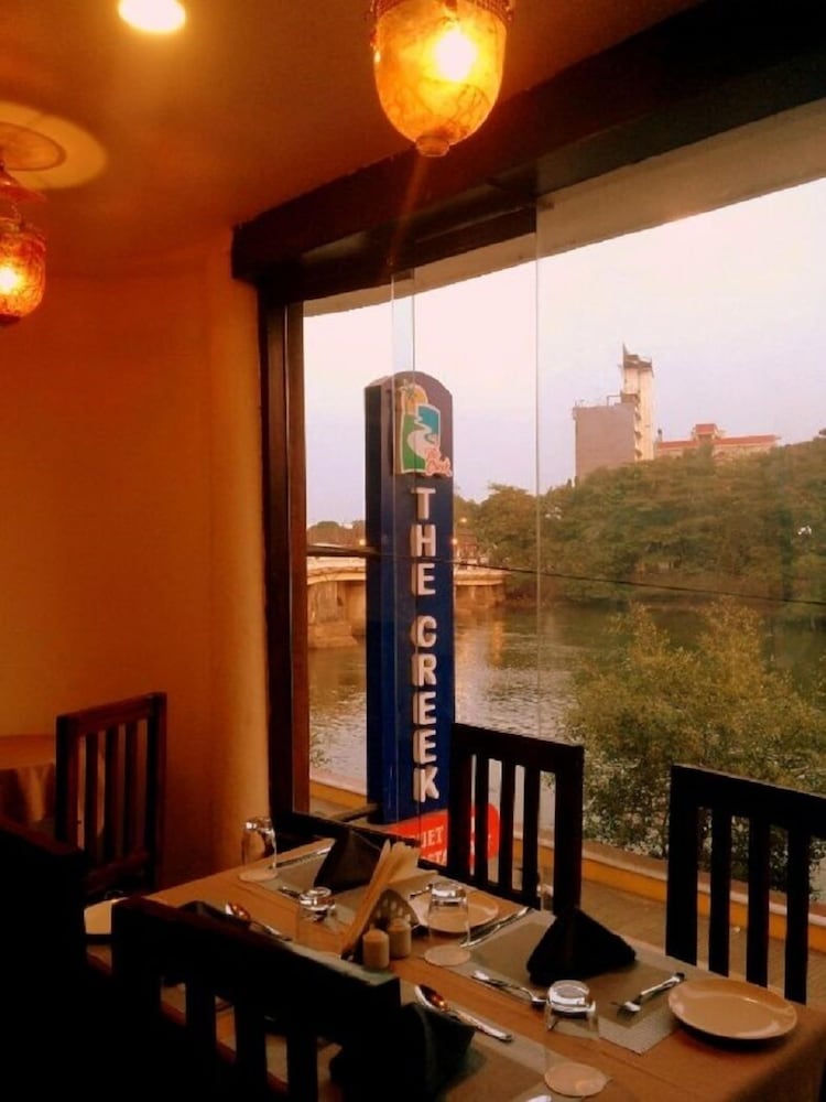 hotel creek