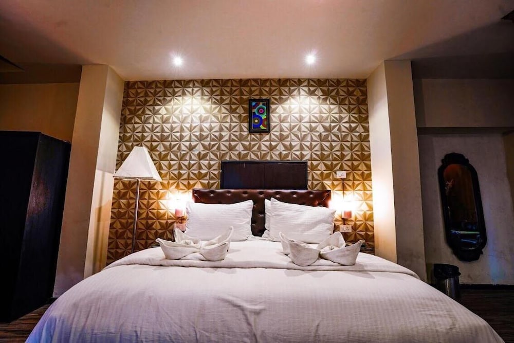 hotel creek