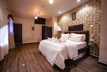 hotel creek