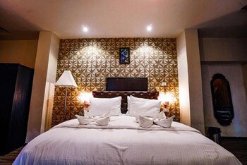 hotel creek