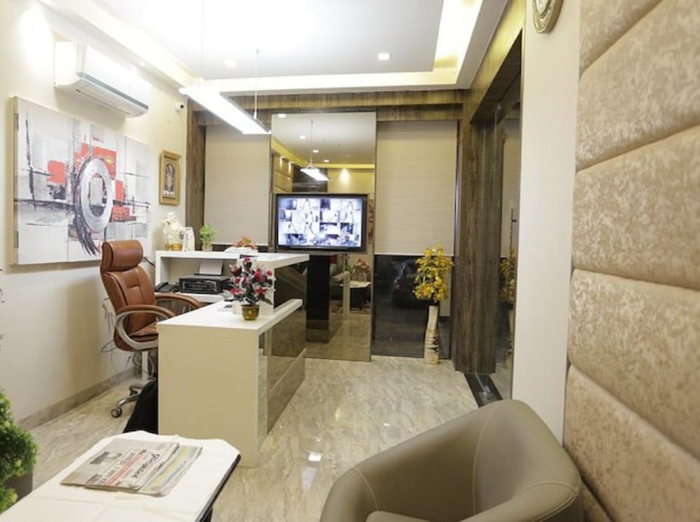 hotel the mewar near airport