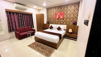 hotel the mewar near airport