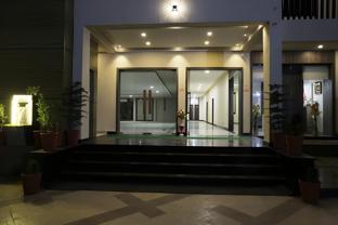 hotel the mewar near airport
