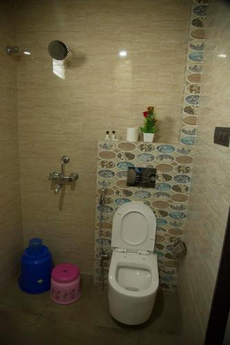 hotel the mewar near airport
