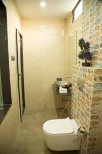 hotel the mewar near airport