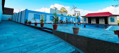 hotel the mewar near airport