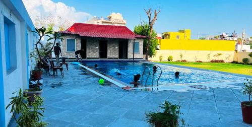 hotel the mewar near airport