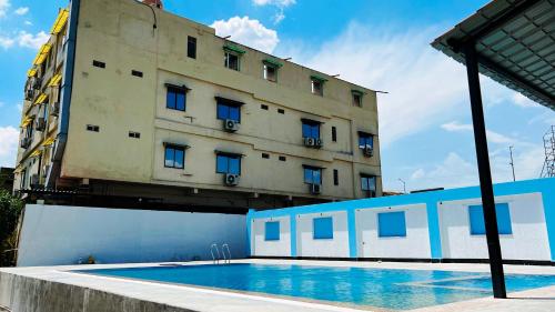 hotel the mewar near airport