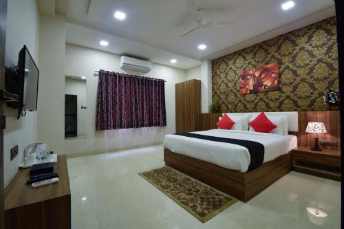 hotel the mewar near airport