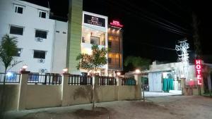hotel the mewar near airport