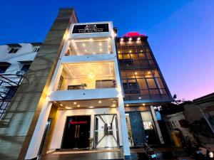 hotel the mewar near airport