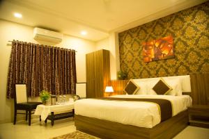 hotel the mewar near airport