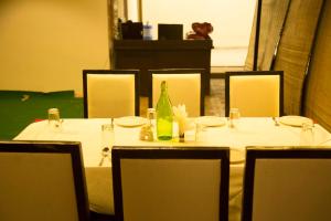 hotel the mewar near airport