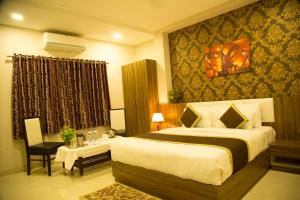 hotel the mewar near airport