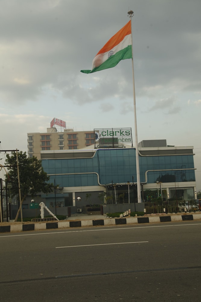 clarks residences vrindavan