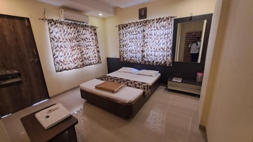 hotel sai neelam