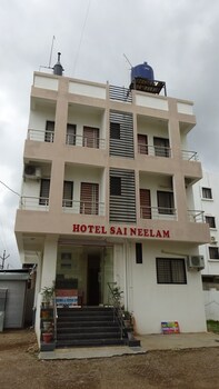 hotel sai neelam