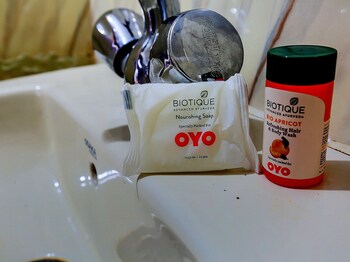 oyo 10449 hotel le sai