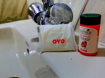oyo 10449 hotel le sai