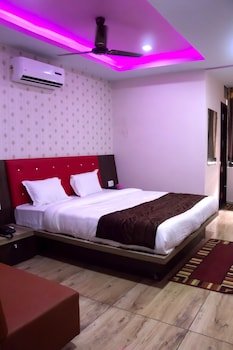 Hotel Shree Palace & Restaurant,Ratlam>>Indore,2 star