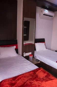 Hotel Shree Palace & Restaurant,Ratlam>>Indore,2 star