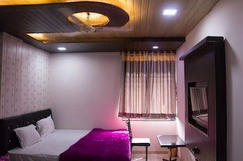 Hotel Shree Palace & Restaurant,Ratlam>>Indore,2 star