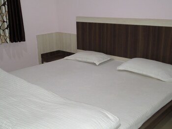 Hotel Amit Plaza,Jalgaon>>Dhule,2.5 star