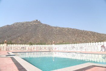 parvat valley resort