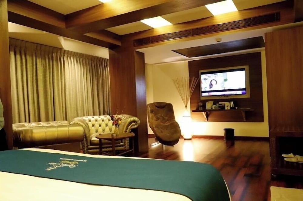 hotel reyansh grand