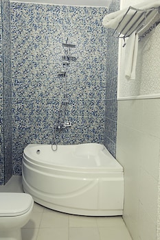 tahrir plaza suites