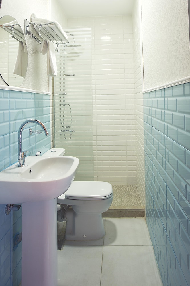 tahrir plaza suites