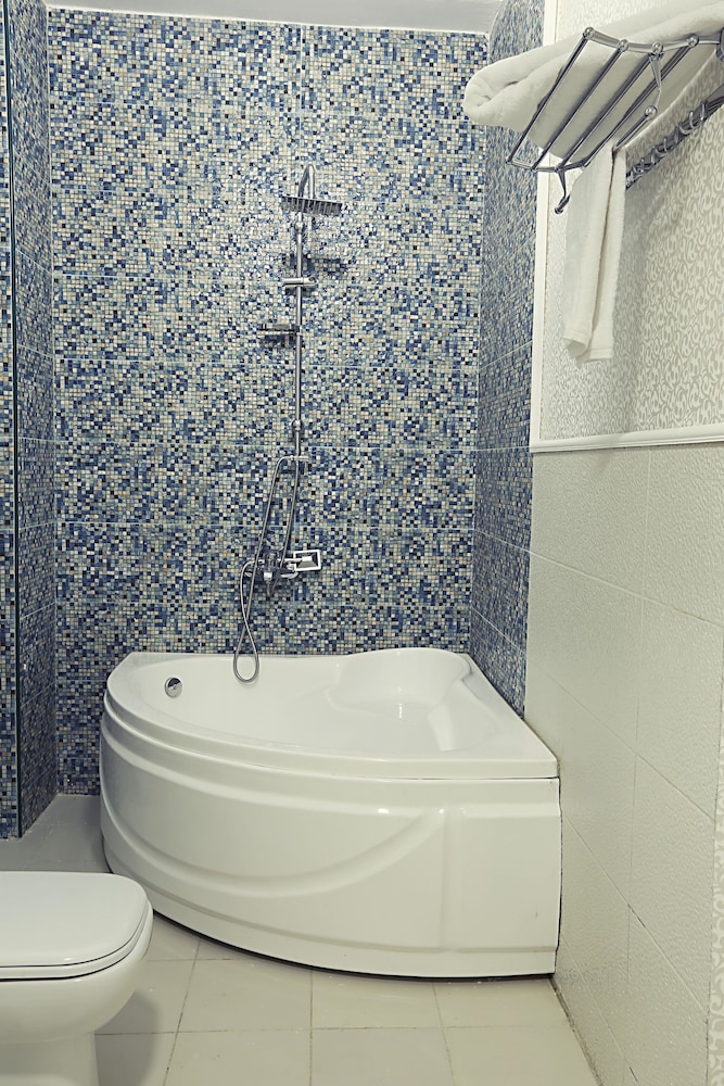 tahrir plaza suites