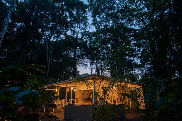 jaguar inn bungalows and hostel