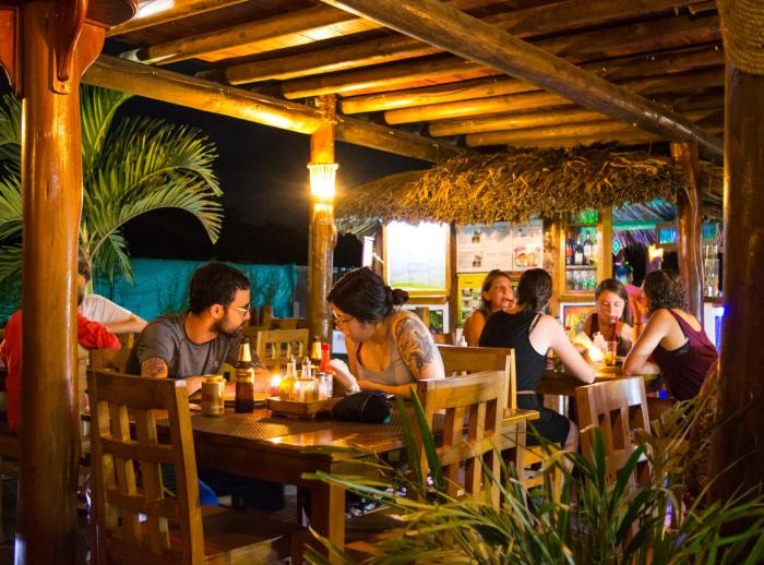 primaluna beach hostel