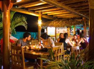 primaluna beach hostel