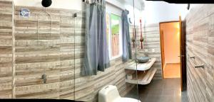 primaluna beach hostel