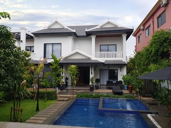 krissna villa siem reap
