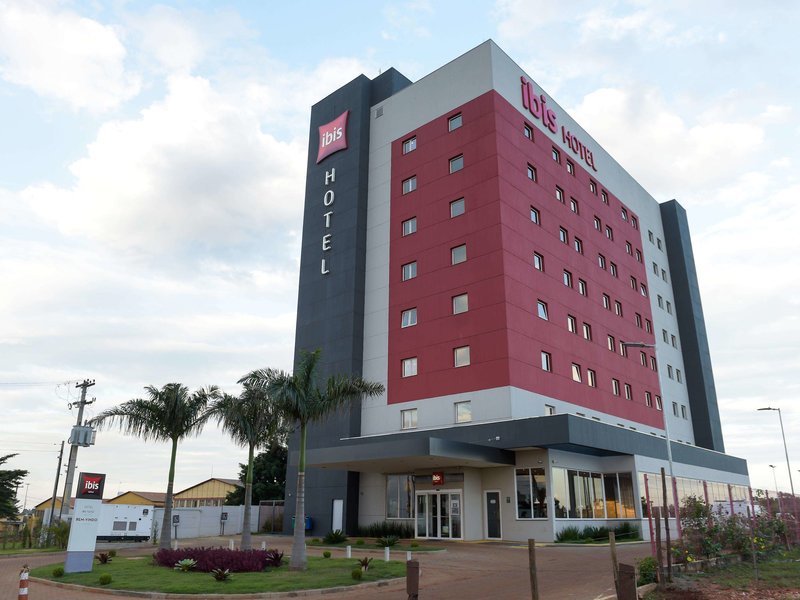 hotel ibis tatui
