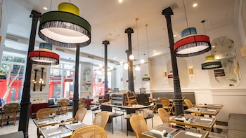 soho boutique opera