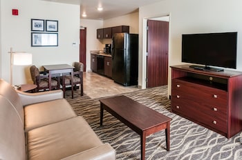 cobblestone hotel and suites appleton international airport