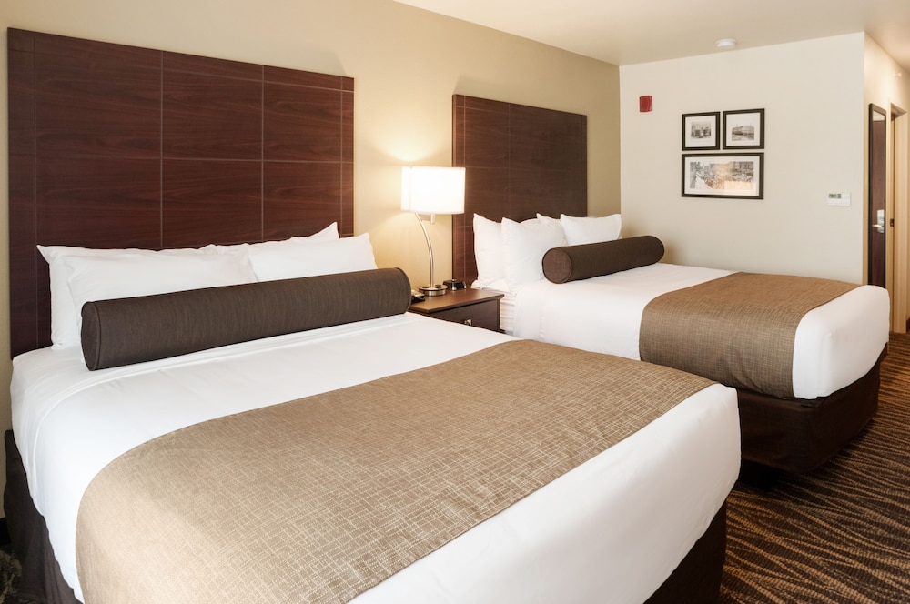 cobblestone hotel and suites appleton international airport