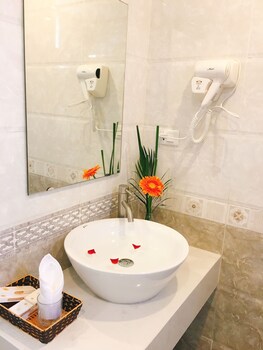 mayflower hotel hanoi