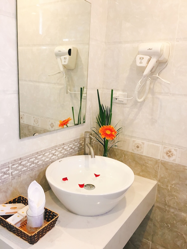 mayflower hotel hanoi